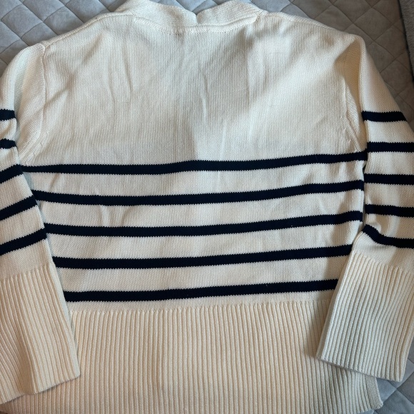 GAP - Picture 4 of 4